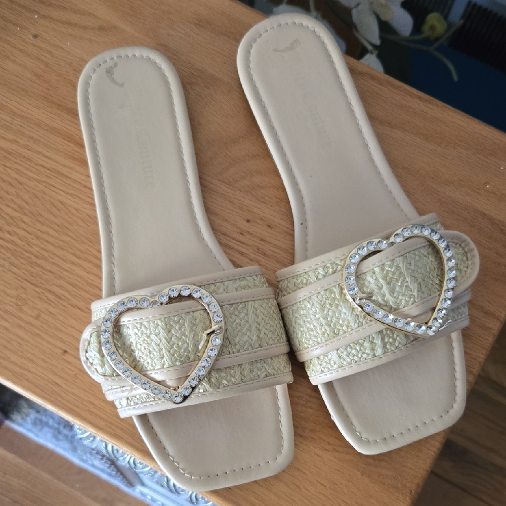 Elegant Cream Sandals with Heart Detail ✨️ PRELOVED ✨️    SIZE 10